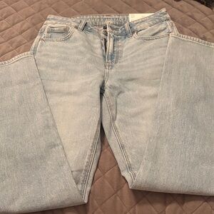 American Eagle strigid mom Jean. Soft Blue Straight Leg Jeans. 4L